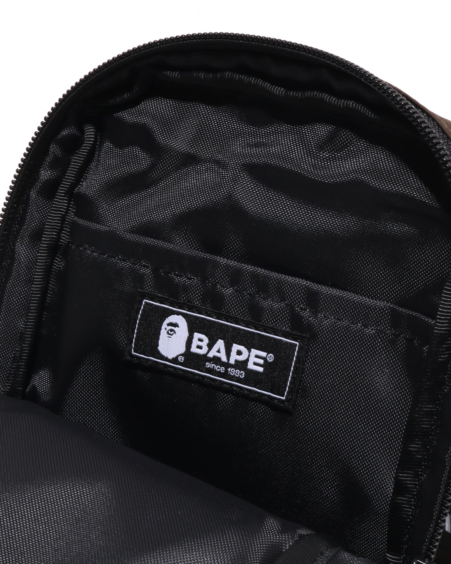 希少！A BATHING APE　LEATHER 　TAG BAG TAG 希少！A BATHING APE LEATHER TAG BAG TAG 希少！A BATHING APE