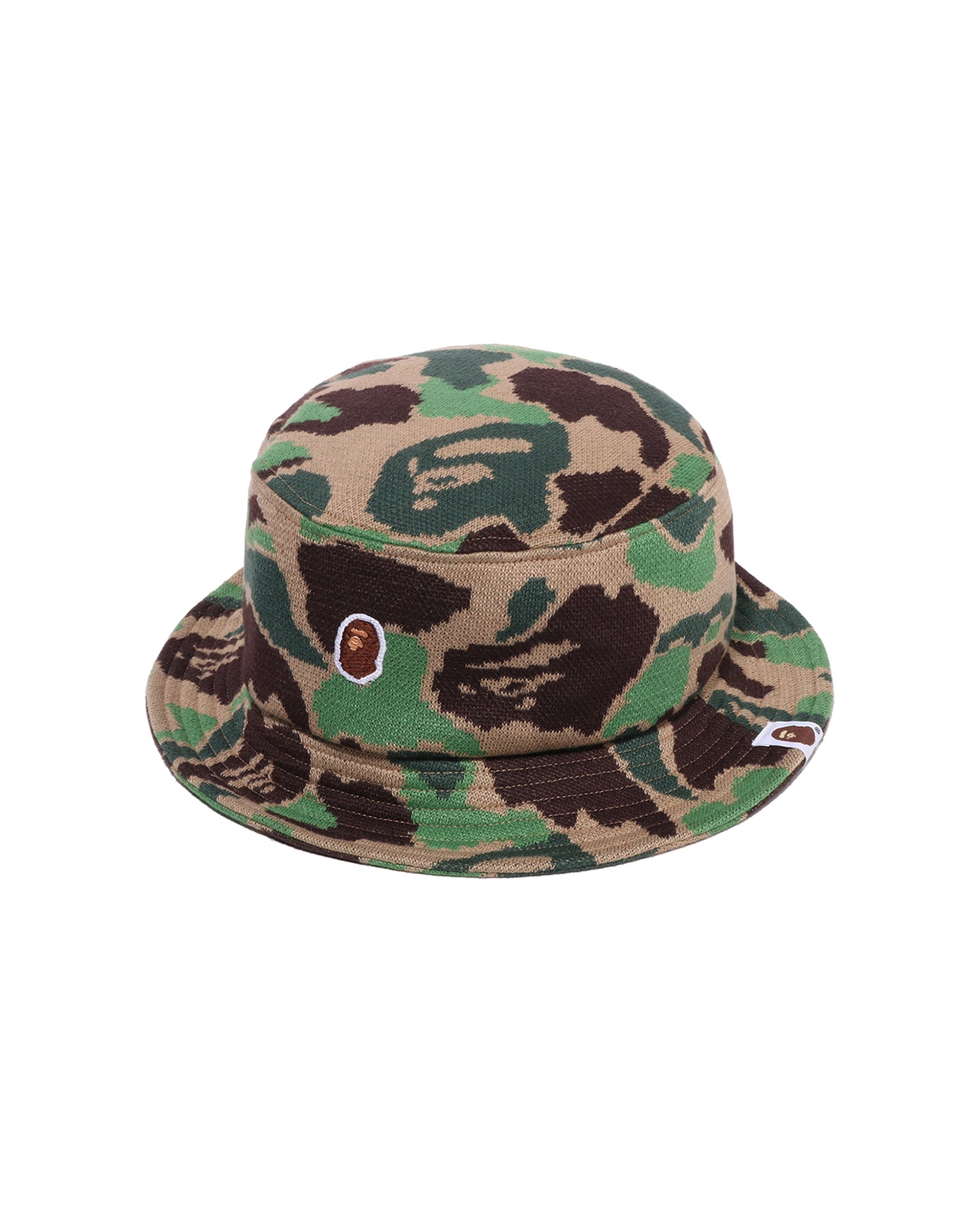 a bathing ape camo柄ツバ付きニット帽 A BATHING APE® One Point Abc Camo Jacquard Knit Bucket Hat | Bape