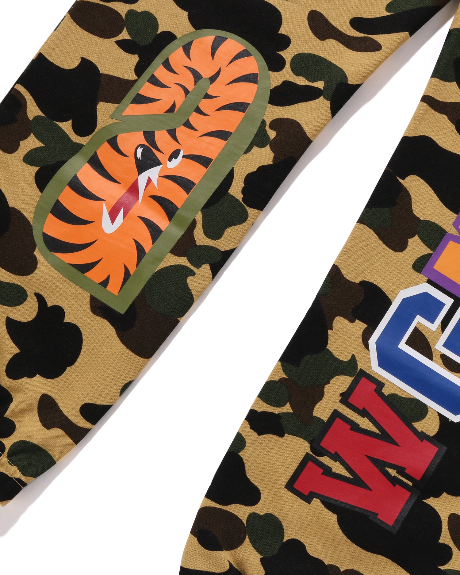 パンツ A BATHING APE 1ST CAMO SHARK SLIM SWEAT BAPE 1st Camo Shark Slim Sweat Pants Pants Yellow Men's - US