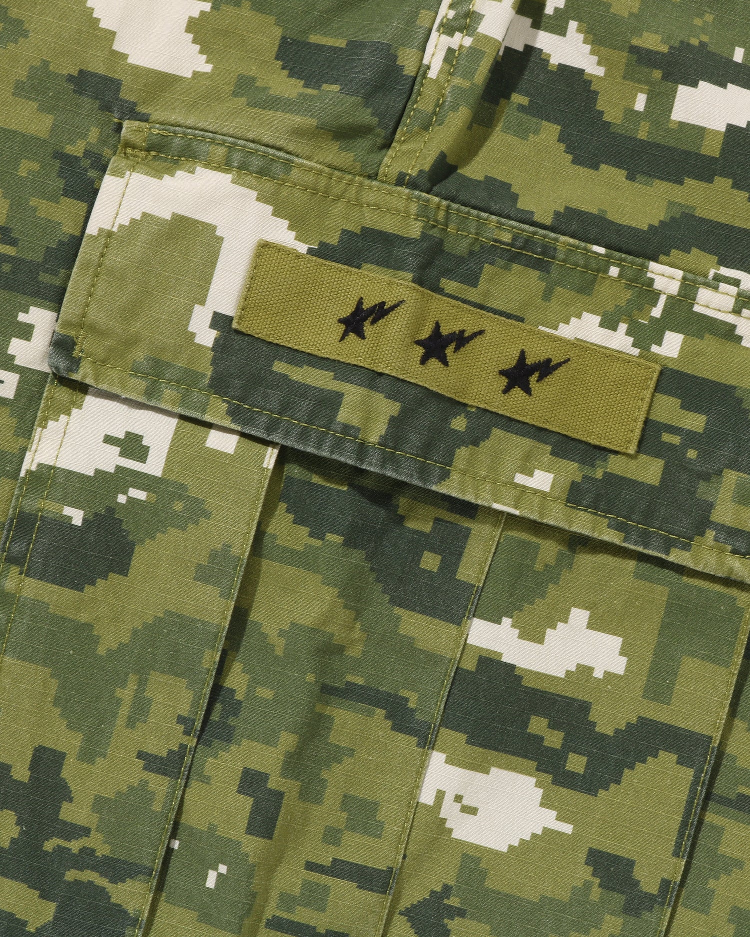 A BATHING APE® Multi Pixel Camo M-65 Cargo Pants | Bape official