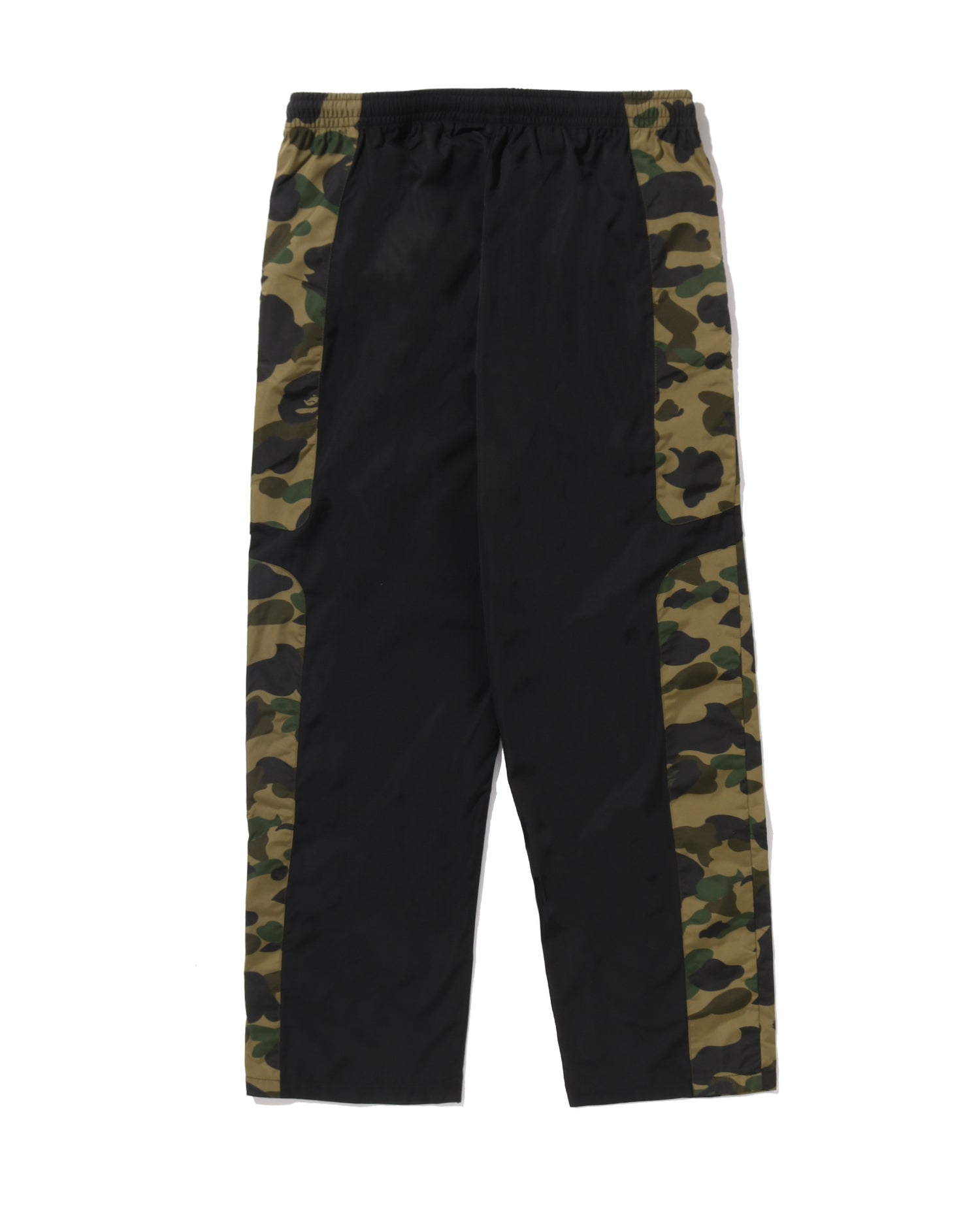 A BATHING APE 1ST CAMO LOOSE FITトラックパンツ A BATHING APE® 1st Camo Relaxed Fit Track Pants | Bape official