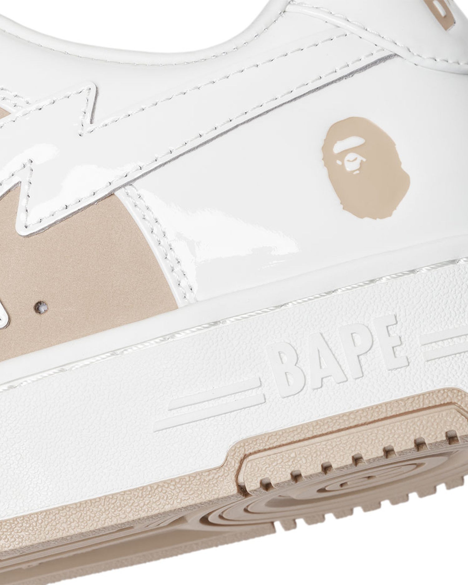 靴 A BATHING APE BEIGE TASSEL LOAFER The Split Toe Tassel Loafer in Antique Tan and Cream - The