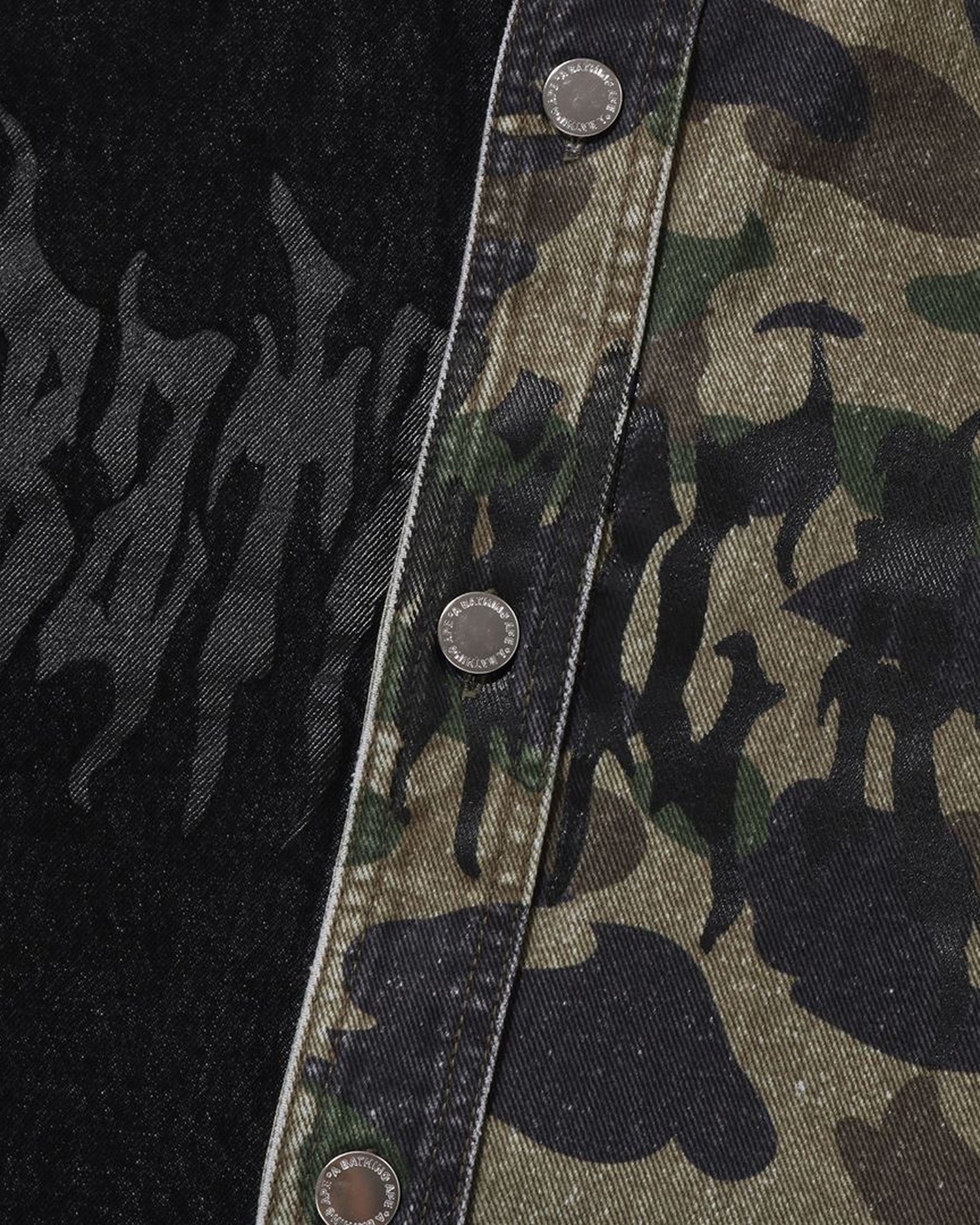 本日削除します。A BATHING APE 1ST CAMO SETUP A BATHING APE® 1st Camo Blocking Destoryed Heavy Wash Logo