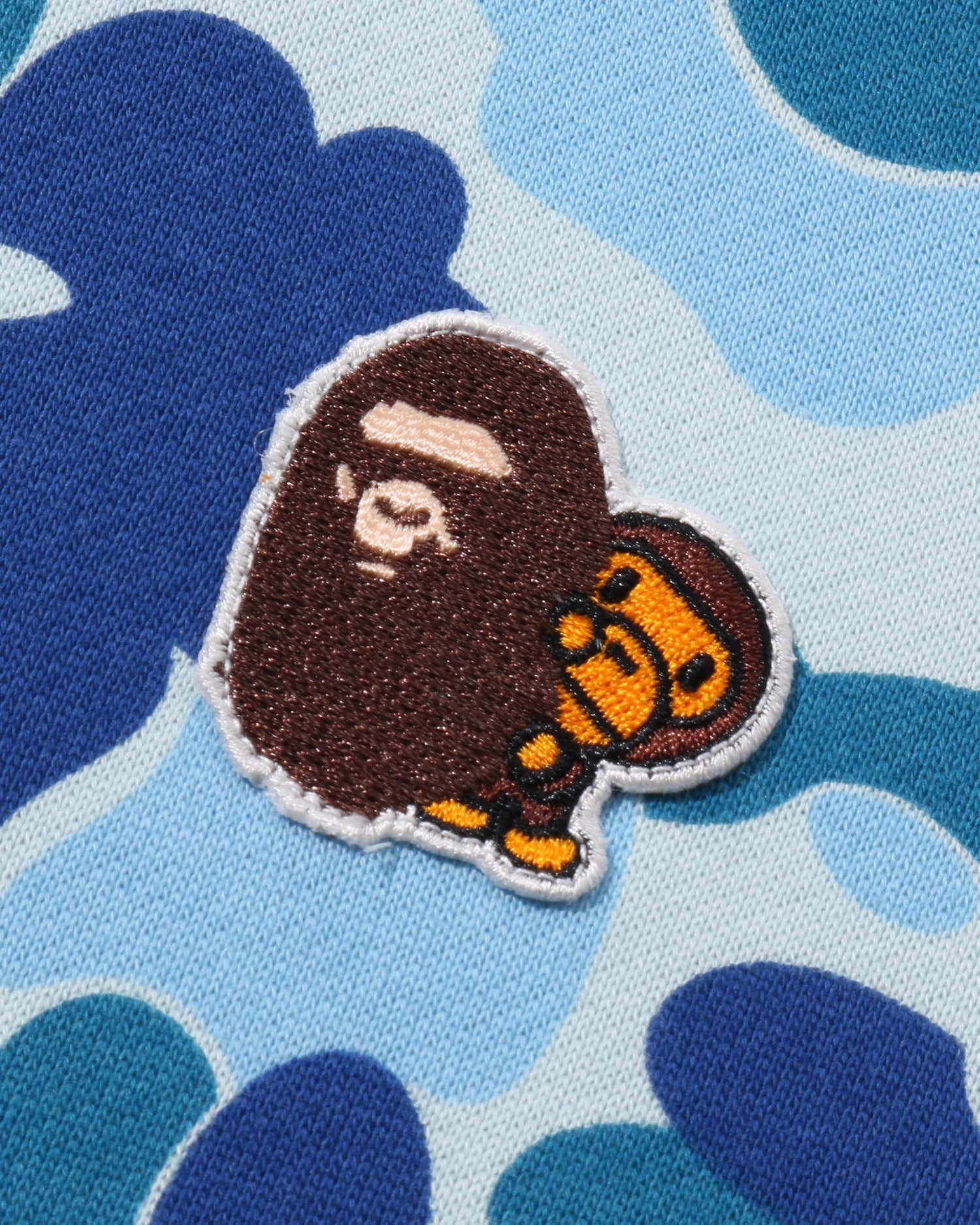 A BATHING APE® Kids Abc Camo Ape & Milo One Point Pullover Hoodie