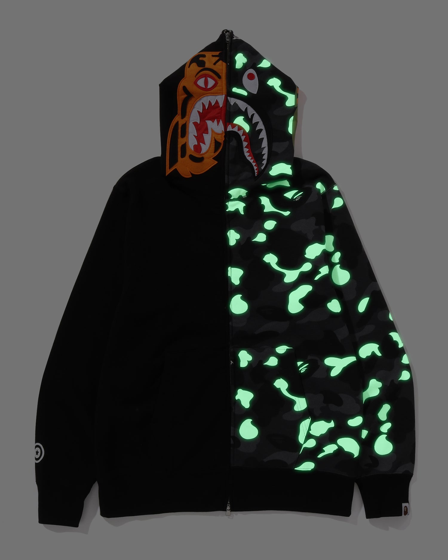 A BATHING APE BAPE 蓄光 SHARK パーカー COLOR CAMO SHARK FULL ZIP HOODIE | bape.com