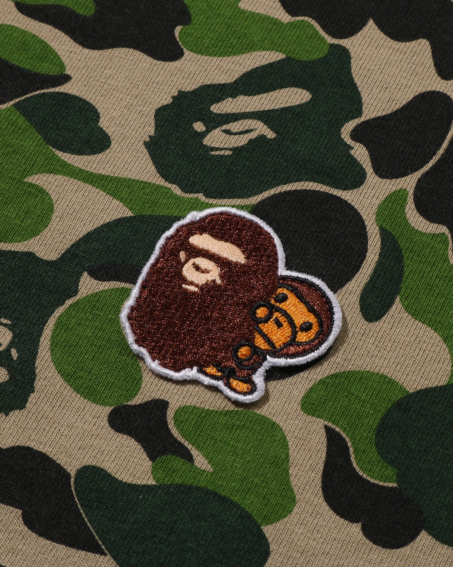 A BATHING APE® Kids Abc Camo Ape & Milo One Point Tee Jr | Bape