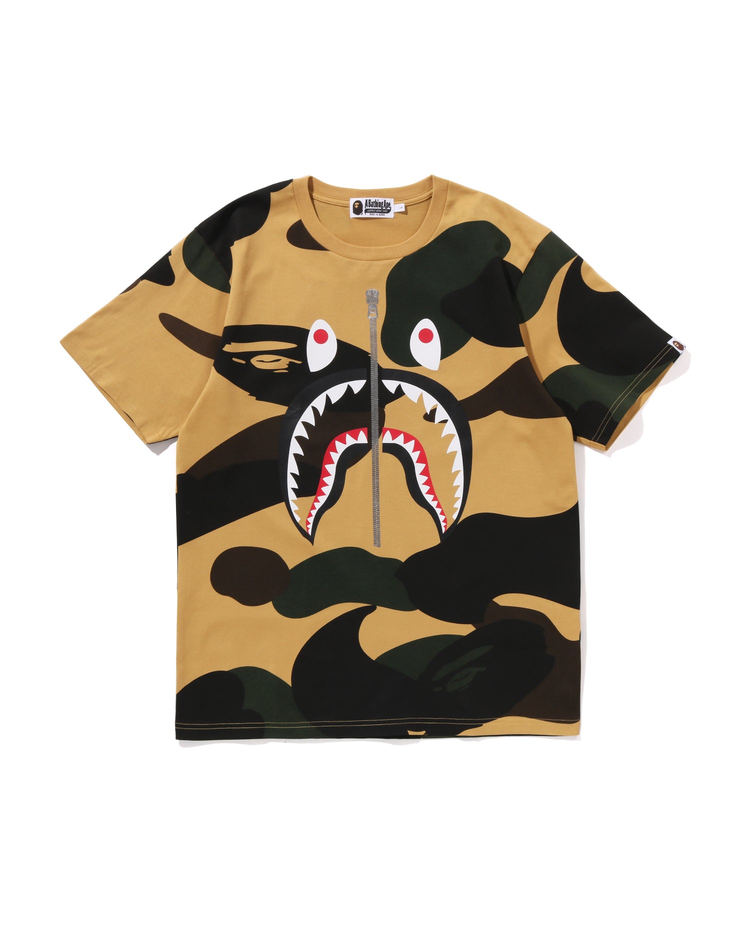 【A BATHING APE】2色展開 GIANT 1ST CAMO SHARK TEE 要在庫確認 A BATHING APE® Giant 1st Camo Shark Tee | Bape official