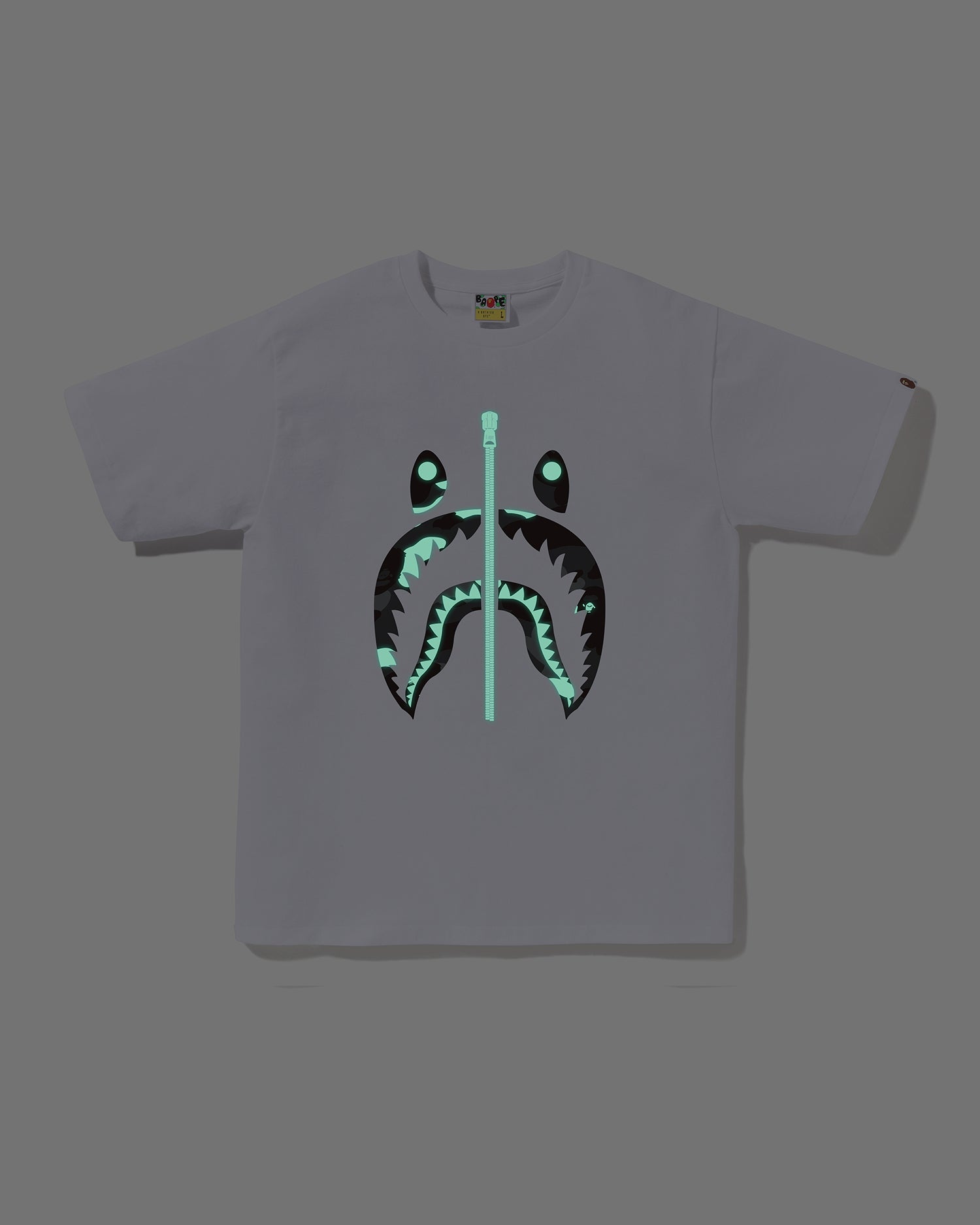 3XL アベイシングエイプ　STA CAMO SHARK TEE M C A BATHING APE® 1st Camo Shark Tee | Bape official website